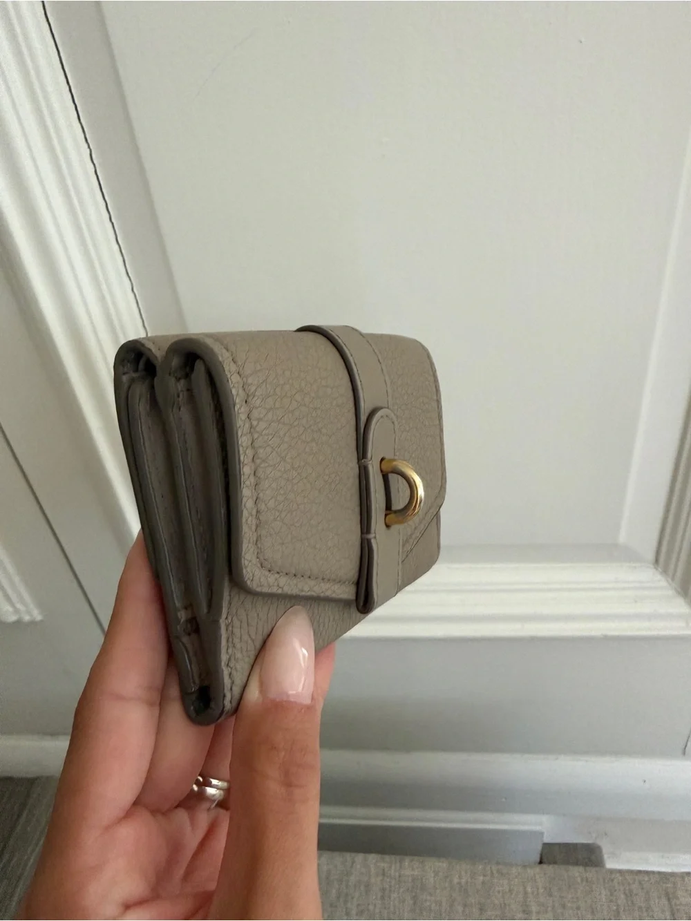 Chloe compact pebbled